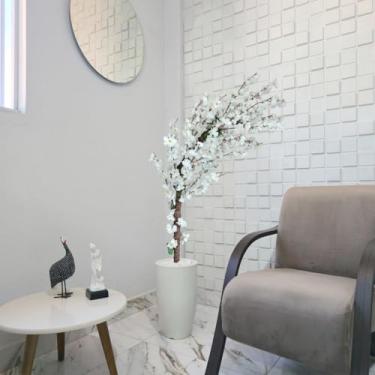 Imagem de Cerejeira Artificial Branca com Galho Curvo - Vaso Cone de Marmore Pedra, Decoração Elegante para Interior e Eventos Festivos (Cone Branco)