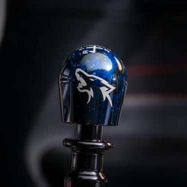 Imagem de Billetworkz Botão de câmbio Cosmic Space Coyote para Ford Mustang manual (2015-25), Blue Cosmic