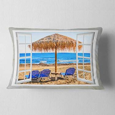 Imagem de Janela Designart aberta para a praia cabana com cadeiras à beira do mar sala de estar lombar, sofá, almofada de alta qualidade + capa de almofada impressa em ambos os lados 30 x 50 cm