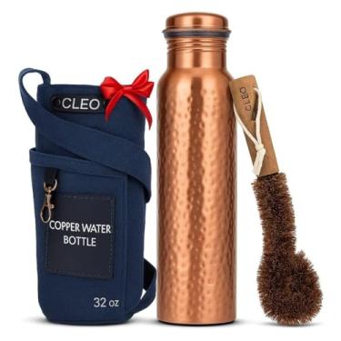 Imagem de Garrafa de água de cobre para beber 950 ml com acabamento martelado, garrafa grande de cobre ayurvédico martelado de 947 ml com bolsa de lona azul e escova de limpeza, garrafa de água Cooper à prova