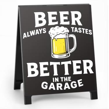 Imagem de Placa de bar Beer Always Tastes Better In The Garage Acessórios engraçados de cafeteria decoração de mesa presentes para colegas novos casais amigos amantes de álcool bares decorações para casa ao ar