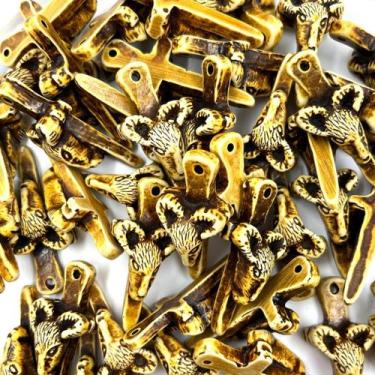 Imagem de Pingente Carneiro Crucifixo 47x20mm Resina Tom Madeira 20pçs - Macall