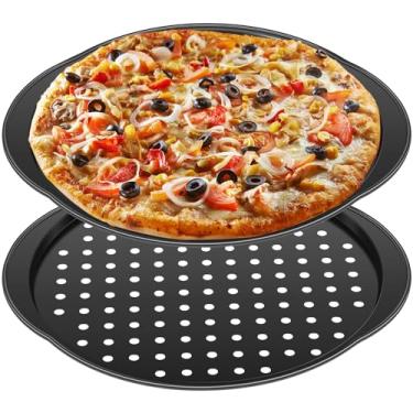 Imagem de 2 bandejas de pizza de 35,5 cm, bandejas antiaderentes com furos e alças de aço carbono para cozinha doméstica, forno, micro-ondas, geladeira e freezer