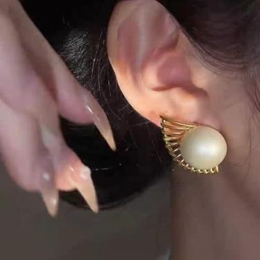 Imagem de Brincos de formatura de pérolas para mulheres – Brincos de noiva de pérola redonda branca com strass – Joias formais de casamento e presentes de dama de honra, Medium, Latão, Sem pedra preciosa