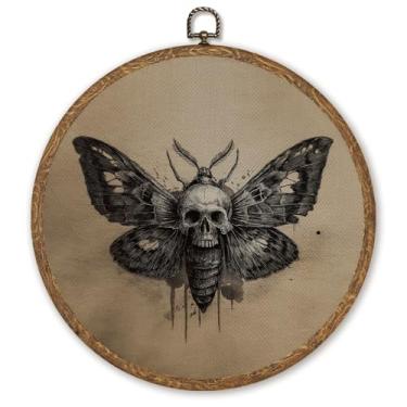 Imagem de WMSYUO Arte de parede redonda Ghost Café, 25 x 25 cm, Dark Academia Cottagecore Halloween, livraria aconchegante e arte de café para decoração de casa ou sala de leitura no outono (mariposa-preta)