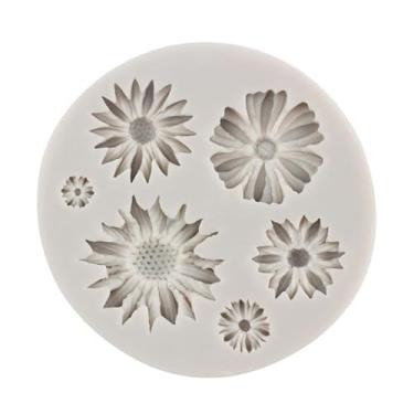 Imagem de Molde de Silicone Mini Margarida com 6 Cavidades, Antiaderente Food Grade para Confeitaria, Biscoitos, Sabonetes e Velas, Ideal para Artesanal DIY e Lembrancinhas de Evento