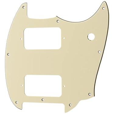 Imagem de Musiclily Pro 11 Furos Canto Redondo HH Escudo Mustang Pickguard para Guitarra Mustang Squier Bullet Series, 3 Camadas Creme