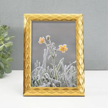 Imagem de Porta-retrato com padrão de diamante gracioso para mesa e parede, suporte de fotos moderno para decoração de casa (ouro 15 x 20 cm)