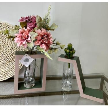 Imagem de Vaso decorativo  em mdf  verde e rosa com vidro para flores e arranjos
