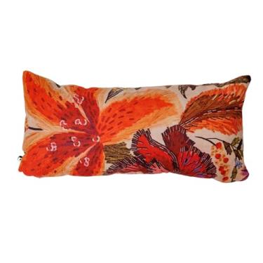 Imagem de Almofada Decorativa Baguete Amazonic 50×30 cm – Estampa Floral Quente e Vibrante, Enchimento Incluso e Zíper Invisível