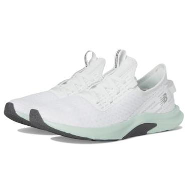 Imagem de New Balance Tênis feminino DynaSoft Nergize Sport V2 Cross Trainer, Branco/prata metálico/cinza de argila, 35