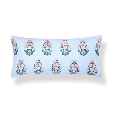 Imagem de Hofdeco Premium Capa de almofada lombar Coastal Grandmillennial Patio para ambientes internos e externos, repelente de água de 30,5 cm x 66 cm para quintal, sofá, piscina, flor azul bebê rosa