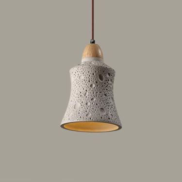 Imagem de YQSLQZZ Luzes de teto penduradas vintage industriais, luminária pendente de cimento americano, lustre de iluminação decorativa de cabeceira estilo Wabi-sabi, para sala de estar, corredor, sala de