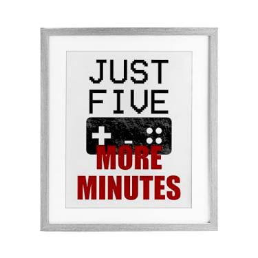 Imagem de Stupell Industries Impressão emoldurada cinza Five More Minutes Gamer Under Glass, design por Kim Allen, 16 x 13