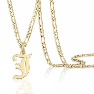 Imagem de Colar masculino com pingente de inicial banhado a ouro 14k Beleco – Colar com letra A-Z com corrente fígaro, joia com pingente de alfabeto de ouro personalizado em inglês antigo, Medium, Banhado a