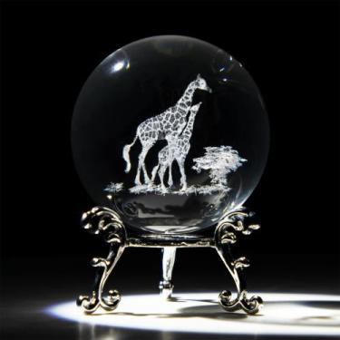 Imagem de Crystal Ball Paperweight HDCRYSTALGIFTS para mamãe e bebê Girafas
