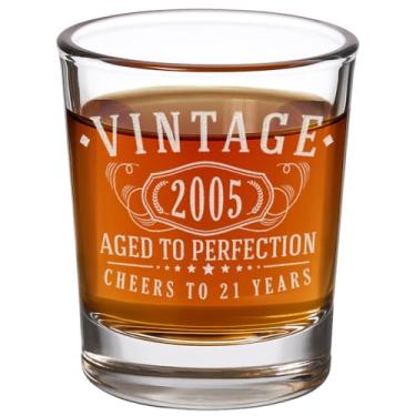 Imagem de Spotted Dog Company Copo de shot vintage 2005 gravado 70,9 g – Presentes de feliz aniversário de 21 anos, decorações homens mulheres rapaz, completando 21 anos, artigos de lembrancinhas de festa de