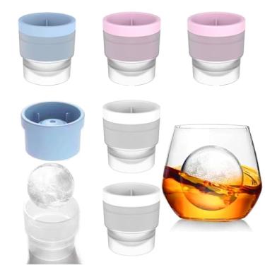 Imagem de QUOBY Pacote com 6 moldes de bola de gelo – Bandejas esféricas grandes para cubos de gelo de 6 cm para uísque e coquetéis, molde reutilizável de silicone para freezer para bebidas frias, comida de