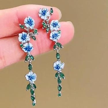 Imagem de Brincos de gota floral para mulheres, flor azul e branca com design de folha verde, joia leve com pingente longo, F, Aço inoxidável, Sem pedra preciosa