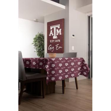 Imagem de Toalha de mesa descartável Texas A&M, 2,7 m x 1,4 m para decoração TAMU de aniversário, formatura e dia de jogo de futebol (1 retângulo de plástico de 2,8 m) (Texas A&M Aggies)