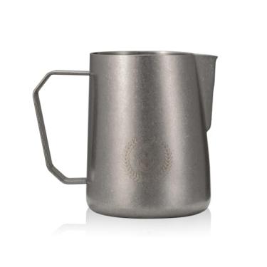 Imagem de MUVNA Jarro de espuma de leite de 450 ml – Copo de aço inoxidável para latte art, cappuccino, bico antigotejamento, fácil de controlar o fluxo, mancha prateada