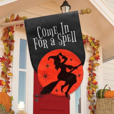 Imagem de Briarwood Lane Bandeira de casa de serapilheira de Halloween 102 x 71 cm para uso externo Venha para um feitiço para bandeira de casa de Halloween