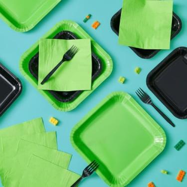 Imagem de Yungyan 96 peças de pratos de papel quadrados de pixel verde e preto, guardanapos e garfos, suprimentos de festa de aniversário de pixel, decoração de festa de videogame, jogo de mesa descartável para