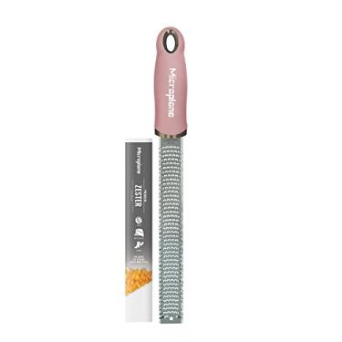 Imagem de Microplane Ralador Zester Em Dusty Rose Para Frutas Cítricas, Queijo Duro, Gengibre, Chocolate E Noz-Moscada Com Lâmina Fina De Aço Inoxidável