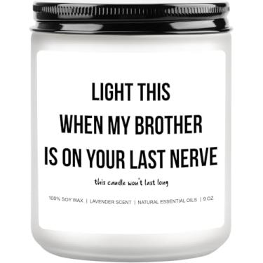 Imagem de Light This When My Brother is On Your Last Nerve, presentes engraçados para irmã na lei, presente de casamento, presente de casamento para noiva, presente para cunhada, vela de chá de panela