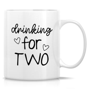 Imagem de Retreez Caneca engraçada de anúncio de gravidez - Beber para duas canecas - xícara de café ou chá de cerâmica de 325 ml - Presente bem-humorado para grávidas, grávidas, futura mamãe - Presente de chá