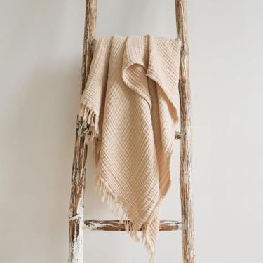 Imagem de Cobertores de colcha de musselina rosa 127 x 167 cm com borlas cobertor 100% algodão para adultos, ultramacio, 4 camadas de gaze para camas, sofás