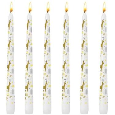 Imagem de Conjunto de 6 velas cônicas impressas para decoração de casa de Natal, castiçais brancos de 25 cm com padrão de alce e cedro para jantar, celebração sazonal, velas sem gotejamento e sem fumaça