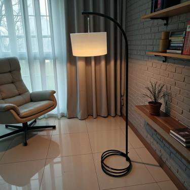 Imagem de Abajur de Piso Luminária de Chão Rio Cúpula Linho Palha Moderno em Metal