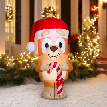 Imagem de Bingo in Santa Hat Holding Candy Cane Bluey Indoor/Outdoor Inflatable 5ft
