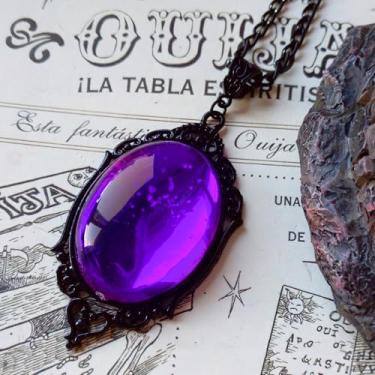 Imagem de Colar de cristal gótico Stardust Camafeu para mulheres – Pingente vintage Satanás Demônio, hipoalergênico, impermeável, não mancha, presente de aniversário, Halloween, joias modernas, 19.5", Vidro