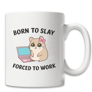 Imagem de MissDaisy - Caneca fofa de hamster "Born to Slay Forced to Work", caneca de café de escritório Kawaii engraçada para mulheres, colegas de trabalho, caneca de laptop de animal fofo, ideia de presente