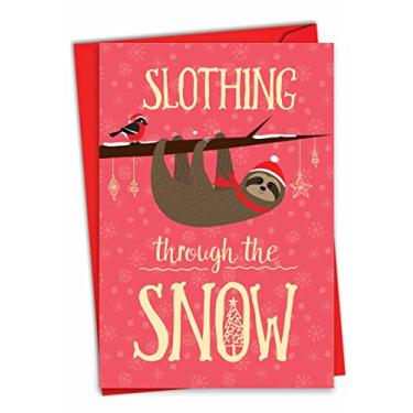 Imagem de Slothing Through The Snow – Cartão de Feliz Natal com Envelope (4,63 x 6,75 polegadas) – Bonito Preguiça no Chapéu de Papai Noel, Saudações Ilustradas da Temporada – Cartão de Noel de Papelaria de Natal C7047XSG