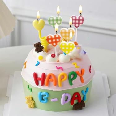 Imagem de Velas festivas de bolo de coração quadriculado – Conjunto de 5 | Toppers de cupcake xadrez coloridos para sobremesas de aniversário, casamento e festa
