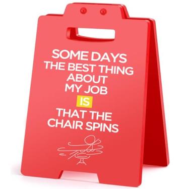 Imagem de Placa engraçada de decoração de mesa de escritório Some Days the Best Thing About My Job Is That the Chair Spins Placa decorativa de mesa presentes de humor para colegas de trabalho - vermelho