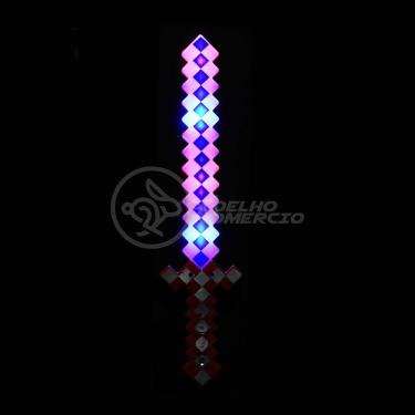 Imagem de Brinquedo Espada Pixel 58Cm Diamante Com Som E Luz À Pilha - Vermelho