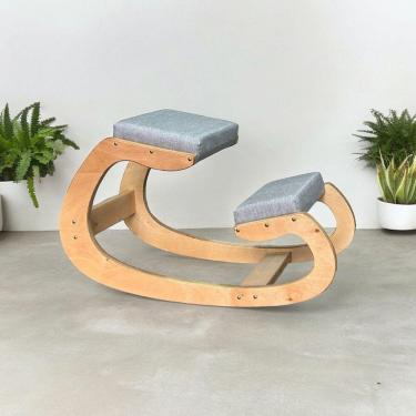 Imagem de Cadeira Lisa Cinza Claro Cadeira De Joelhos Ergonômica Compensado Naval E Linho