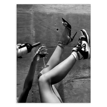 Imagem de Heltrappe Pôster feminino urbano elegante preto e branco arte de parede descolada vintage estética moderna bar carrinho decoração de vinho impressões em tela bar decoração de parede 30,5 x 40,6 cm sem