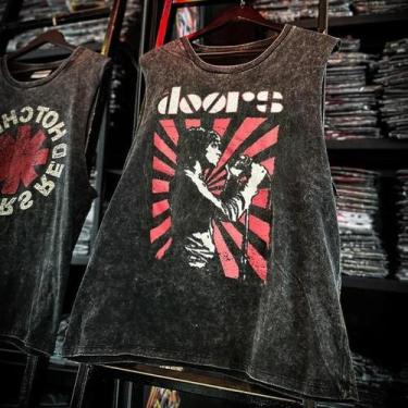 Imagem de Camiseta Regata Masculina Vintage Lavada Com Estampa De Banda De Rock 