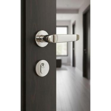 Imagem de Fechadura Porta Externa Cromada C/ Maçaneta Segurança - Congratulation
