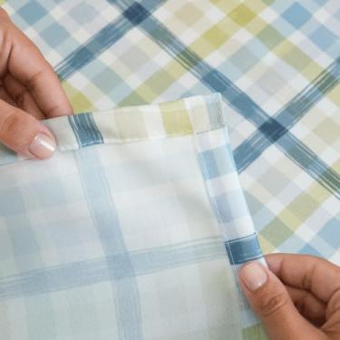 Imagem de Caminho de Mesa Piquenique Estampa Digital 1,30m x 40cm em Microfibra - Trilho Decorativo com Cores Vivas, Toque Macio e Secagem Rápida (Estampa 4 Branco)