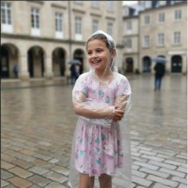 Imagem de 10 Capas de Chuva Infantil de Plástico Descartável - Protege, Transpar