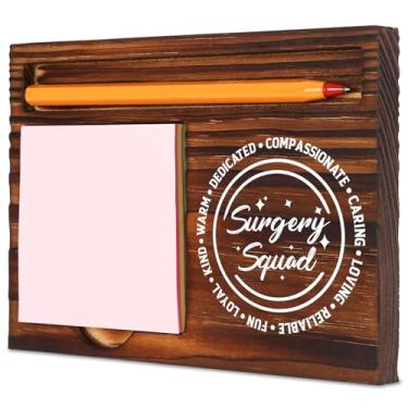 Imagem de TRCENDE Presente de esquadrão de cirurgia para cirurgiões e funcionários da sala de cirurgia, suporte de bloco de notas pegajoso de madeira com compartimento para caneta, decoração de mesa de