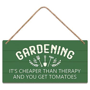 Imagem de SCAZOMV Placa De Decoração Para Jardim, Jardinagem É Mais Barata Que Terapia E Você Ganha Tomates, Divertida Áreas Externas, Pátio Fazenda, Madeira Personalizada Galpão Vasos, 12,7 Cm X 25,4