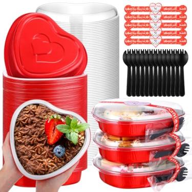 Imagem de Yinkin 50 formas de bolo em forma de coração de 623 g, copo de cupcake de folha de alumínio com tampas e colheres, formas de bolo descartáveis em forma de coração, mini formas de assar para festa de