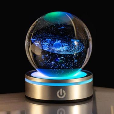 Imagem de FIEIFI Bola de cristal modelo de sistema solar 3D com base de exibição de luz LED para presente de astronomia do espaço sideral, homens, pai, professor de ciências físicas, presente de aniversário